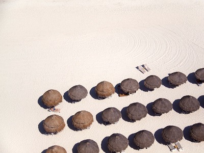 beach-tikiumbrellas-caribbean_INT5